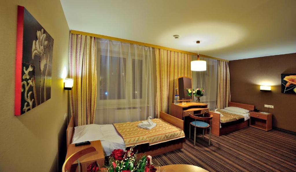 Hotel Partner Minsk Mazowiecki Ngoại thất bức ảnh