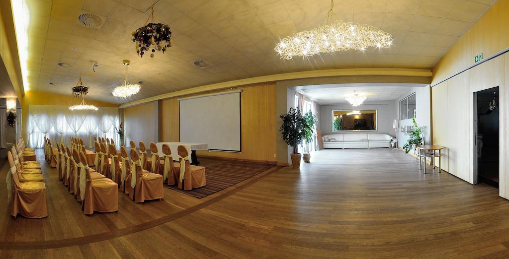 Hotel Partner Minsk Mazowiecki Ngoại thất bức ảnh