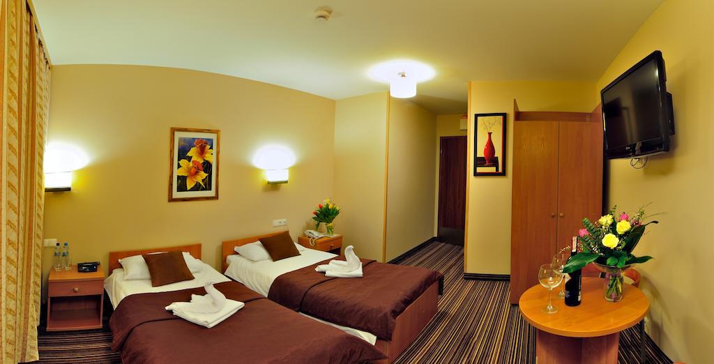 Hotel Partner Minsk Mazowiecki Phòng bức ảnh