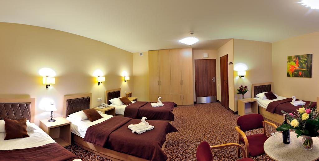 Hotel Partner Minsk Mazowiecki Ngoại thất bức ảnh