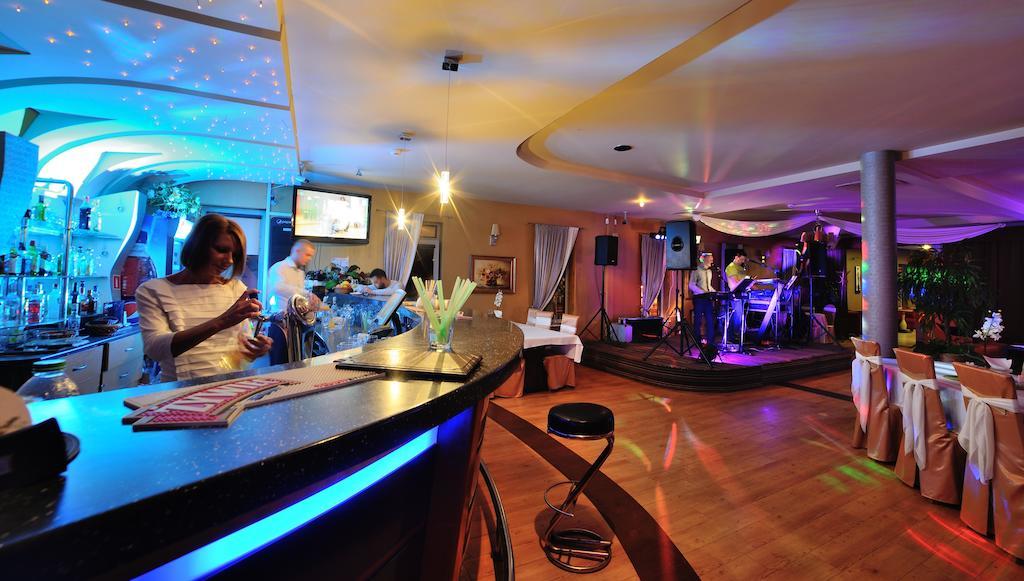 Hotel Partner Minsk Mazowiecki Ngoại thất bức ảnh