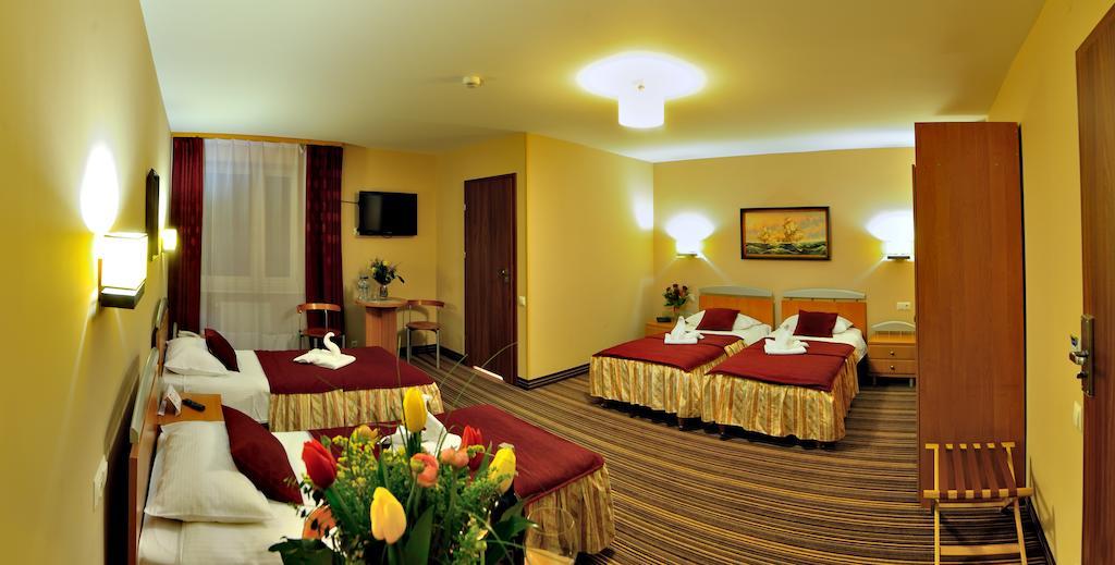 Hotel Partner Minsk Mazowiecki Phòng bức ảnh