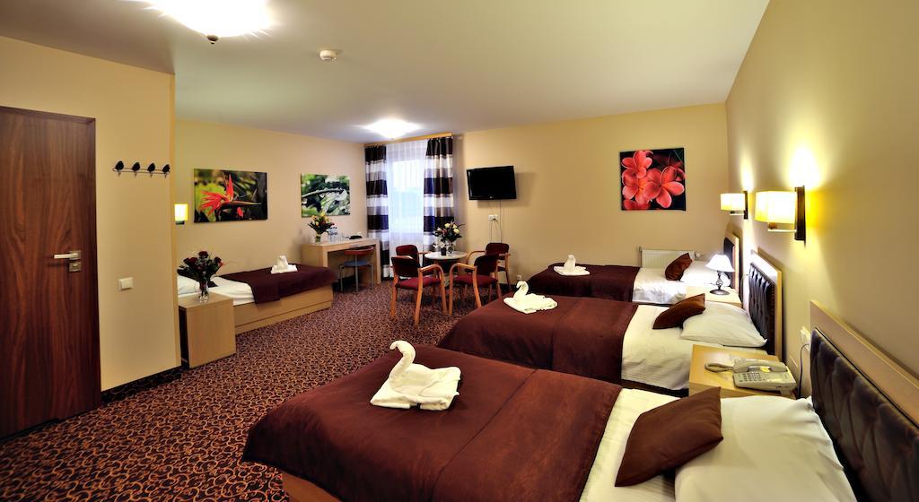 Hotel Partner Minsk Mazowiecki Phòng bức ảnh