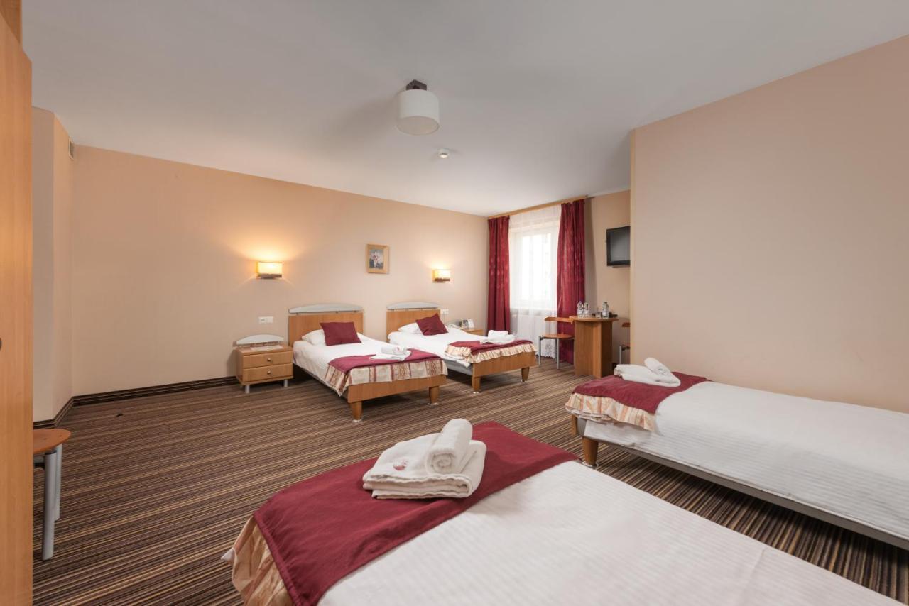 Hotel Partner Minsk Mazowiecki Ngoại thất bức ảnh